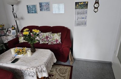 Haushaltsauflösung Hessen, vollständiges Wohnzimmer mit Schrankwand und Einrichtung