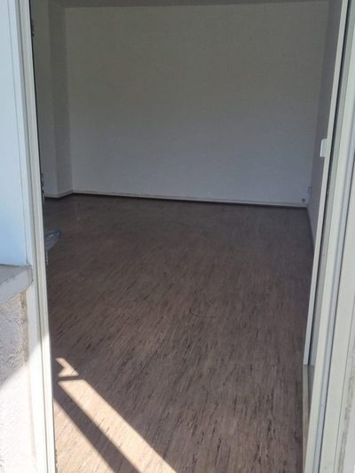 Nachher: derselbe Raum besenrein nach der Entrümpelung in Frankfurt