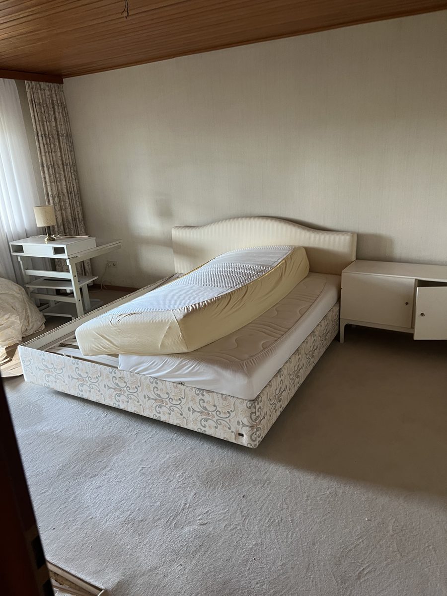 Vorher: möbliertes Schlafzimmer vor der Wohnungsauflösung im Rhein-Main-Gebiet